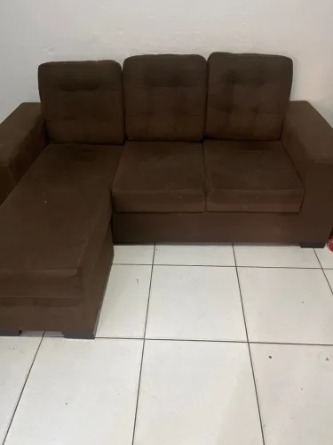 Sofá 3 lugares bem confortável