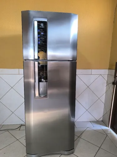 Geladeira inox Eletrolux