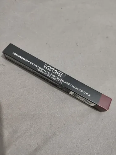 Kajal lápis de olho MAC cosmetics