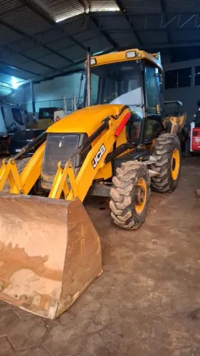 RETROESCAVADEIRA JCB 4X4 2012