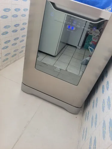 MAQUINA DE LAVAR LOUÇAS ELETROLU MODELO LI14X1 NOVA