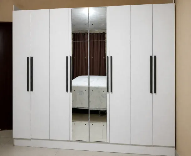 Guarda-roupa 6 portas com espelhos - Excelente estado