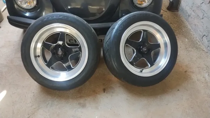Par de Weld tala 8 com pneu R888