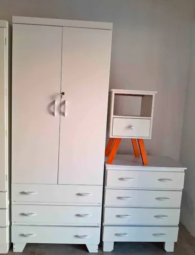 Conjunto guarda roupa solteiro + cômoda e criado mudo