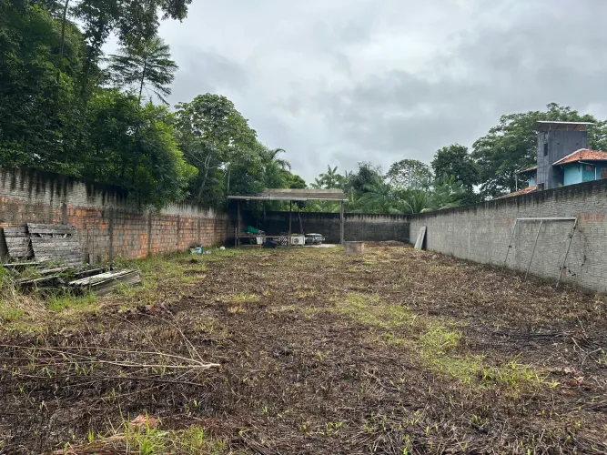 Vendo lote murado com barracão.