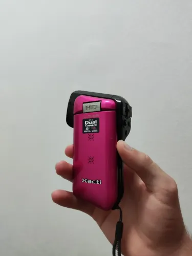 Filmadora Sanyo Digital Portátil Xacti VPC-CG10EX 10.0MP Rosa