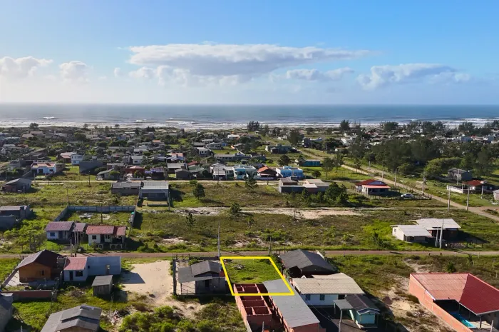 Terreno à Venda Localização Privilegiada Próximo ao Mar e Centro