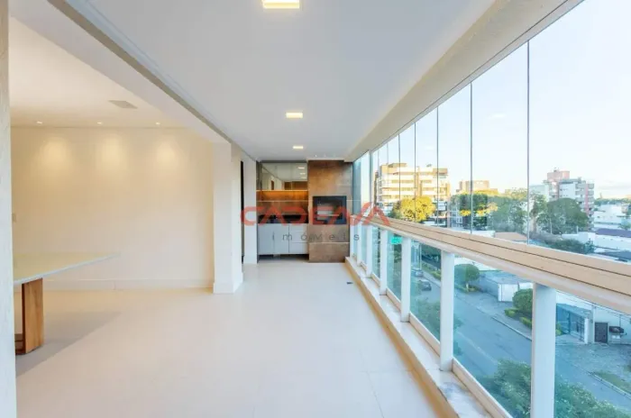Apartamento com 4 quartos e 3 vagas para aluguel no Água Verde