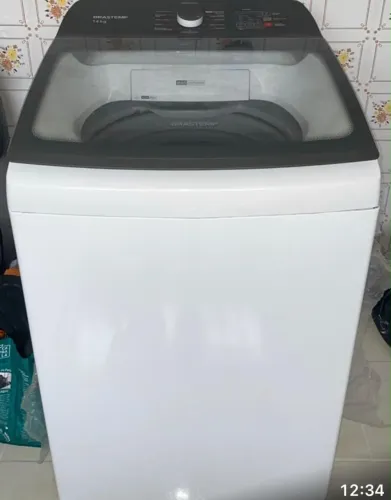 Vendo maquina lava 14 kilos 220 vots maquina boa retirada apartamento da minha patroa