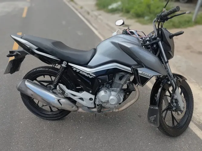 Vendo titan de único dono excelente para o dia a dia 