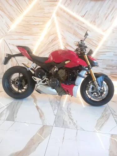 DUCATI STREETFIGHTER V4