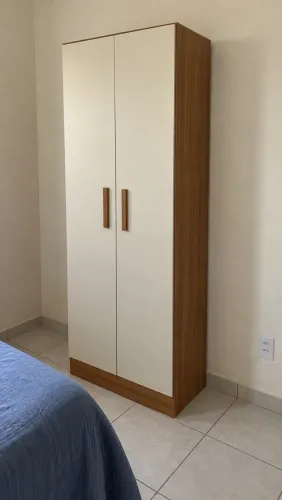 DOAÇÃO ? Guarda-roupa de 2 portas com retirada no local