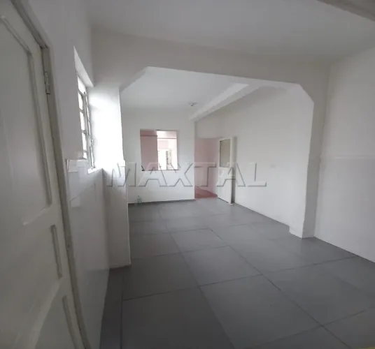 Sobrado à venda, de 120m² no Bom Retiro, 3 dormitórios, 2 banheiros e quintal.