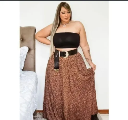 Vende-se saia tres maria oncinha super discreta e nova. Ótimo tecido