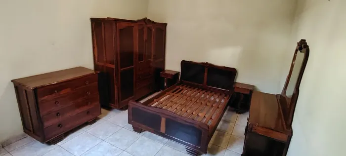 ? Raridade: Jogo de Quarto Antigo Completo em Madeira Maciça (6 Peças)