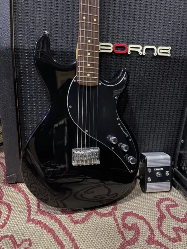 Guitarra Line 6 Variax blindada 100% + pedal completo e case - usado