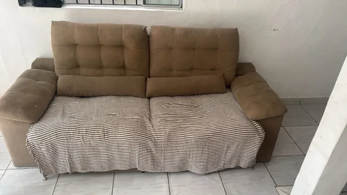 Sofá retrátil e reclinável