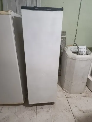Vendo uma geladeira funcionando perfeitamente bairro nova Almeida serra