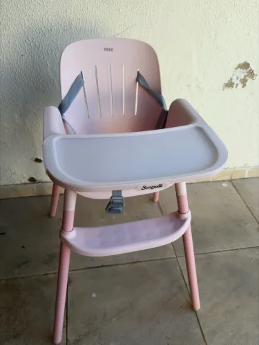 Cadeirinha de alimentação rosa