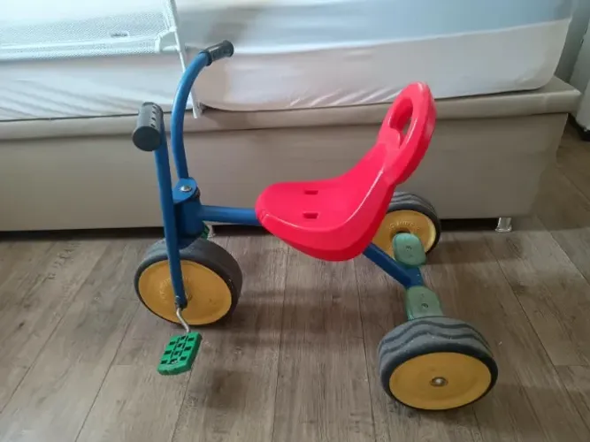 Velotrol infantil com estrutura de ferro