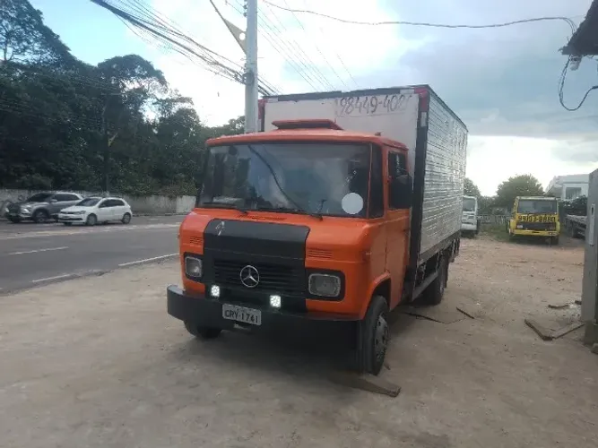 Caminhão com direção hidráulica freio a ar