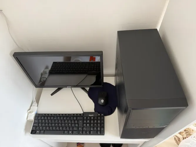 Computador da marca Prizi Slim 19 LED