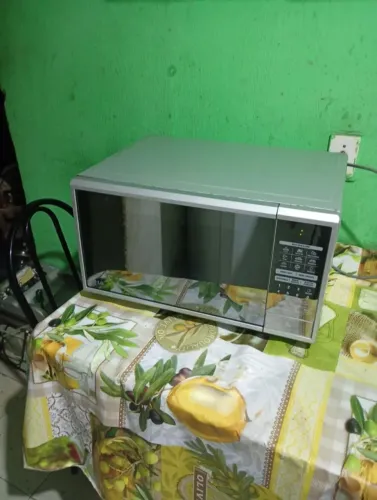 MICROONDAS MUITO NOVO MODELO NOVO FAÇO A ENTREGA GRÁTIS DOU GARANTIA DE 3'MESES!!!