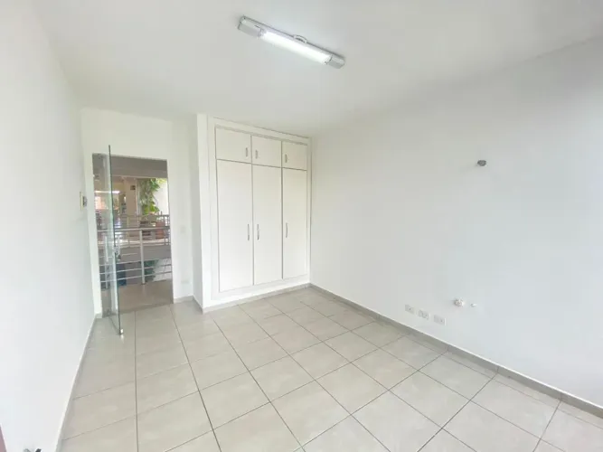 Sala comercial para locação no bairro Vila Rezende