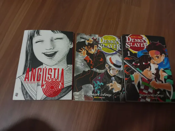 Kit 3 mangá: demon slayer 1 e 2 e junji ito angústia