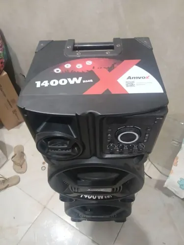 Caixa de som 1400 w em ótimo estado