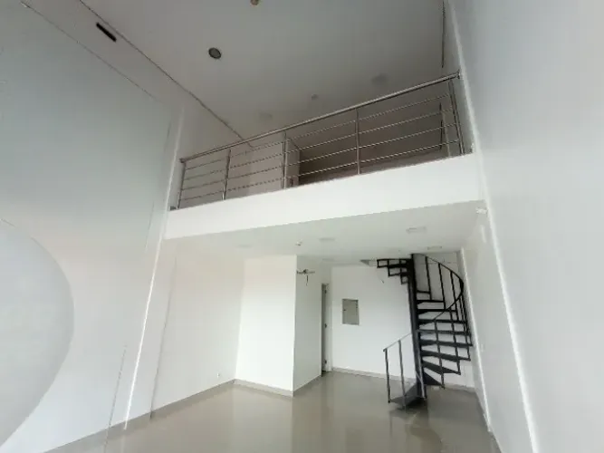 Sala Comercial Térrea 53m² com Mezanino no Parque Dez / Pátio Mall