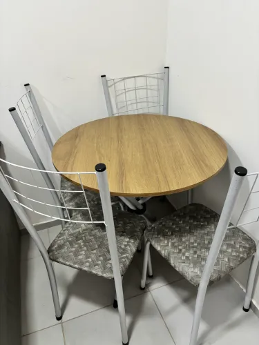 Vendo mesa 4 lugares