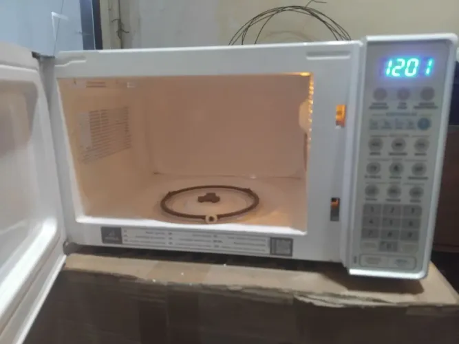 Micro-ondas Electrolux funcionando so não tem omprato