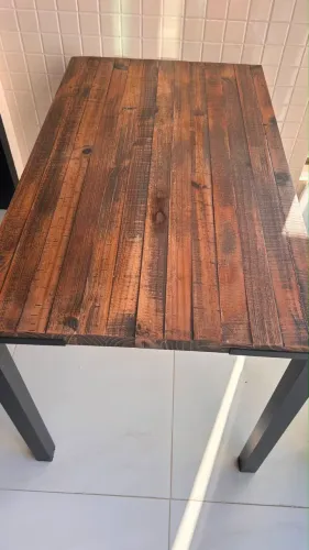 Mesa Estilo Industrial em Madeira