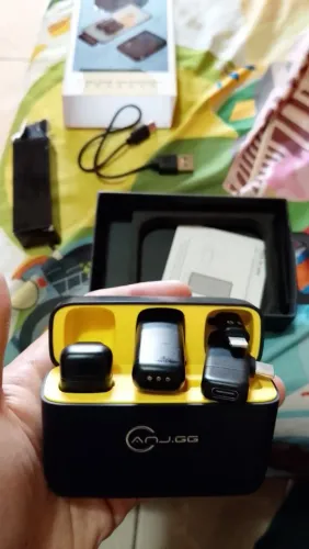 LAPELA COM CAIXA, CARREGADOR E ADAPTADOR PARA IPHONE, SO ABRI PRA TESTAR MAS PODE TESTAR