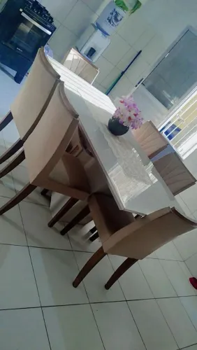 Mesa com 6 cadeiras 