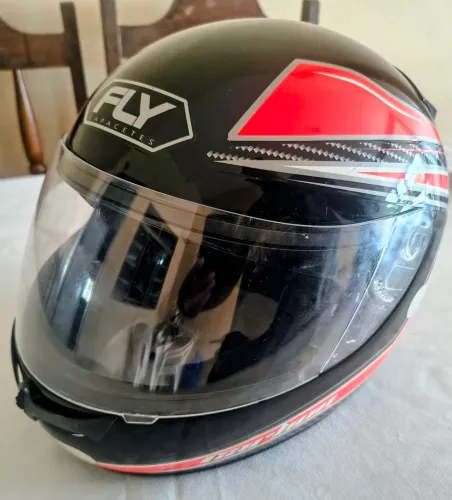 Capacete Fly muito conservado 
