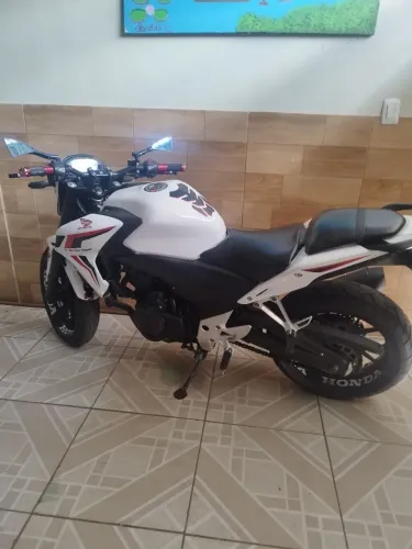 Moto muito conservada pra so pegar e usar 