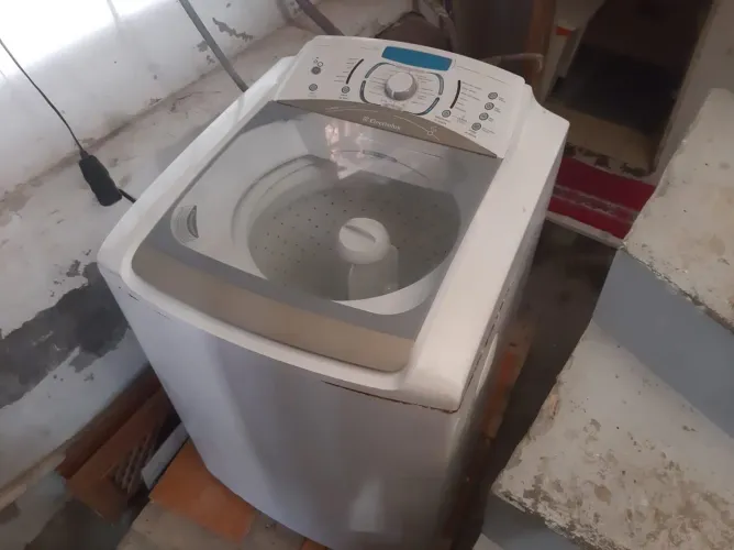 Vendo maquina de lava 15 kilos valor 700