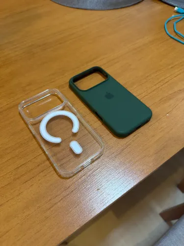 2 capinhas iPhone 17 pro