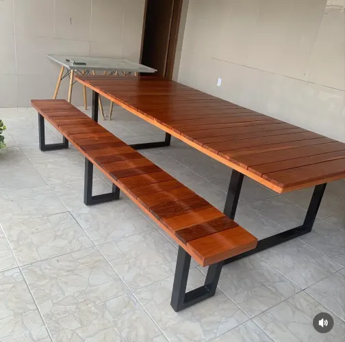 Mesa Ripada em madeira