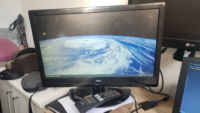 Monitor AOC