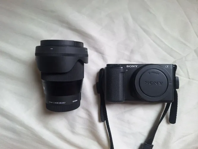 Sony Alpha ZV-E10 com a Lente Sigma 16mm F/1.4