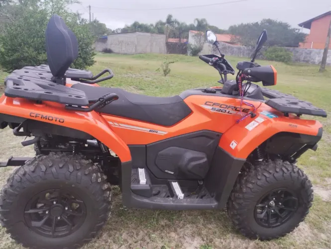 Quadriciclo CForce 520L 2024