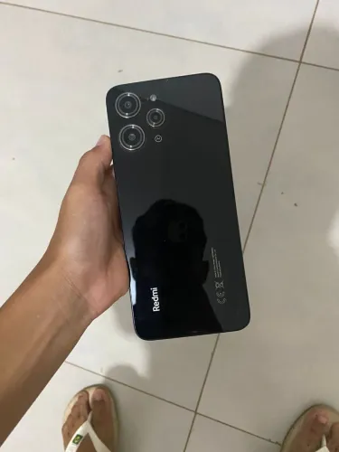 Vendo celular redmi 12 , só a película que está meio ruim 