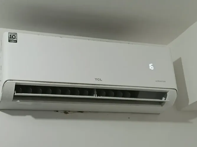 Ar condicionado split praticamente novo!!