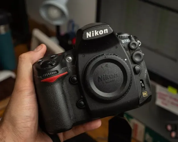 Camera DSLR Nikon D700 com acessórios