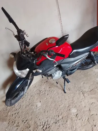 Vende se factor Yamaha 12.000