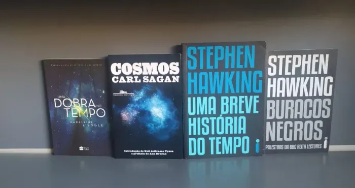 Kit 4 livros - Cosmos, Uma Dobra no Tempo, Uma Breve História do Tempo e Buracos Negros