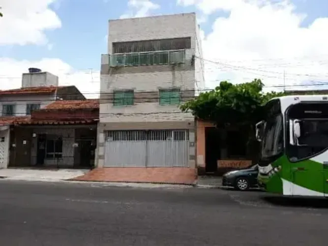 CASA À VENDA NO UMARIZAL R$ 1.500.000,00 ACEITA FINANCIAMENTO